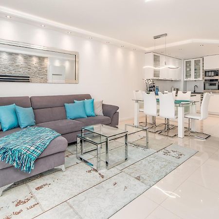 Stylish Vacation Apartment With Parking In Miedzyzdroje By Noclegi Renters Екстер'єр фото