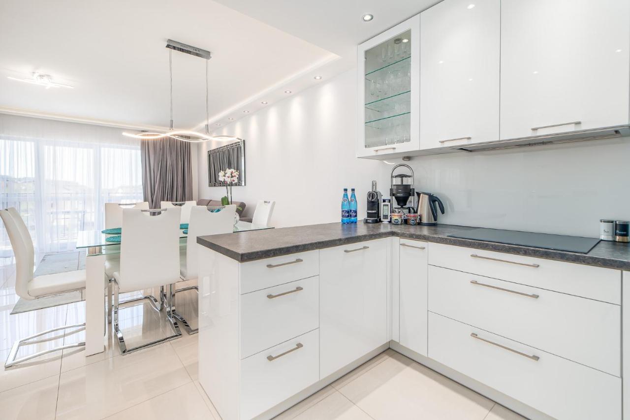 Stylish Vacation Apartment With Parking In Miedzyzdroje By Noclegi Renters Екстер'єр фото