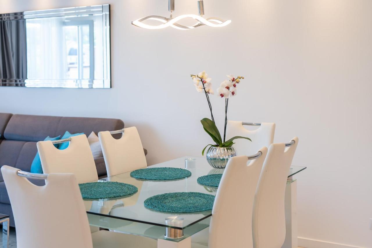 Stylish Vacation Apartment With Parking In Miedzyzdroje By Noclegi Renters Екстер'єр фото